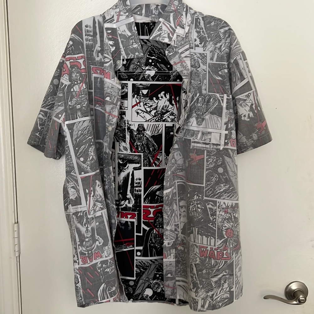 Star Wars button down shirt in Size M (loose fit). Unknown brand.